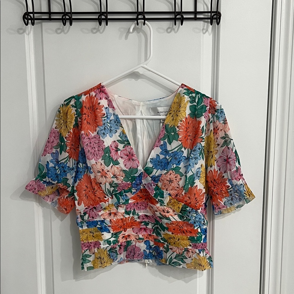 Adelyn Rae Floral Top Size Small New with Tags